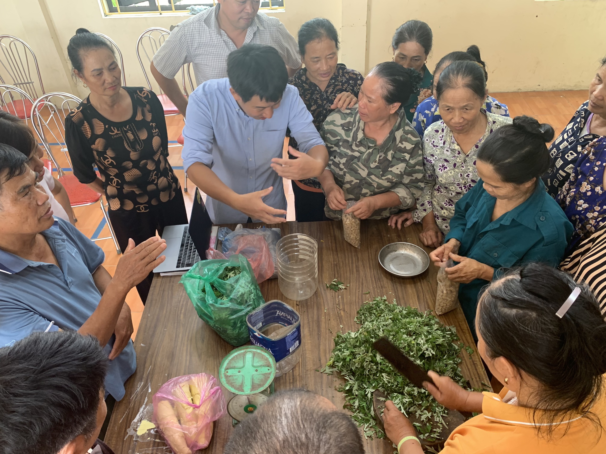 Tập huấn cho nông dân các liên nhóm về Nông nghiệp tự nhiên và hướng dẫn cách ủ phân xanh 13