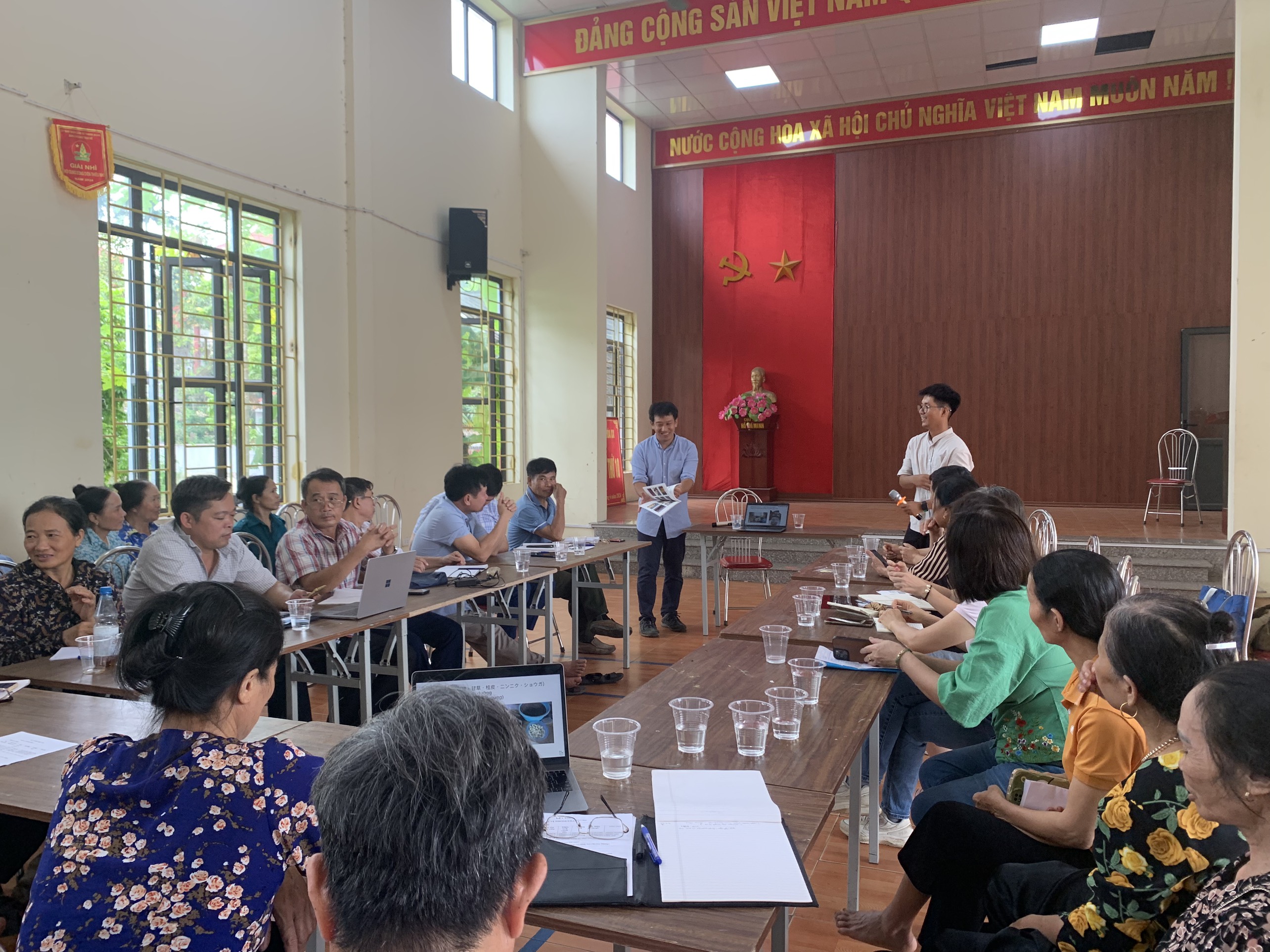 Tập huấn cho nông dân các liên nhóm về Nông nghiệp tự nhiên và hướng dẫn cách ủ phân xanh