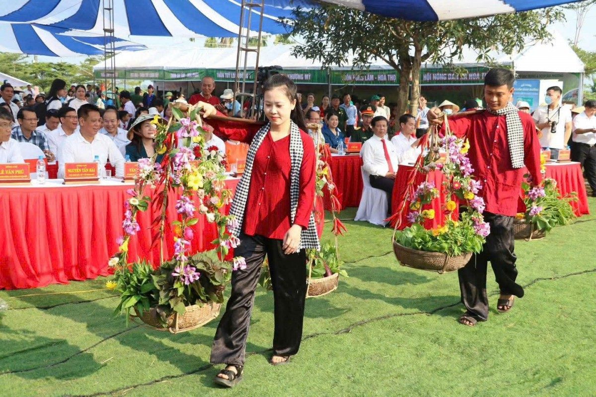 Sự kiện thu hút hàng ngàn lượt đại biểu, nhân dân địa phương và du khách thập phương đổ về tham dự.