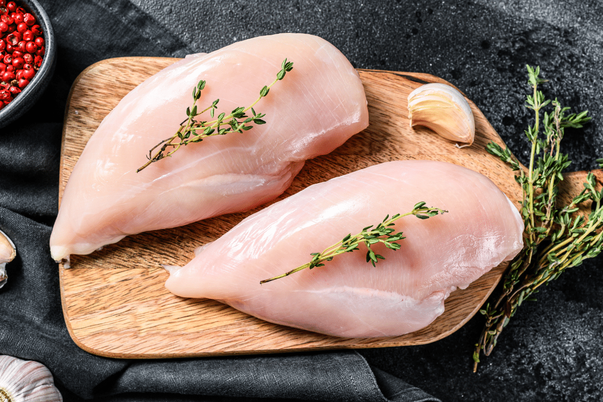 Ăn ức gà có giúp giảm cân tốt hơn ăn trứng?
